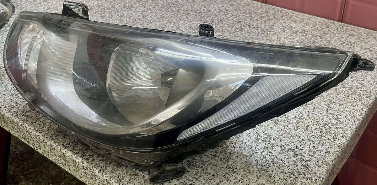 زوج لايتات اكسنت خليجي امامي 

يرهمن من ٢٠١١-٢٠١٧ 

نضافه ١٠٠٪؜ ما بيهم أي خلل 

السعر بدوه الكلوبات ٦٠ الف 
السعر مع الكلوبات ٧٠ الف 

مكاني بغداد / المعالف 
***********
