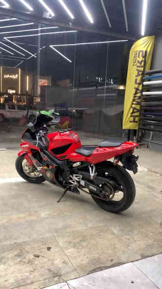 F4i 2004 600
مەکینە کەپس 30.000 رۆیشتوە
کامل سیرڤس کراوە رۆن و پۆلیش و بەنج
لەسەر دەقی شەریکە دەسکاری یەک بورغی نەکراوە 
شوێن هەولێر 
سعری ۲٦ وەرەقە 
*********** أربيل
