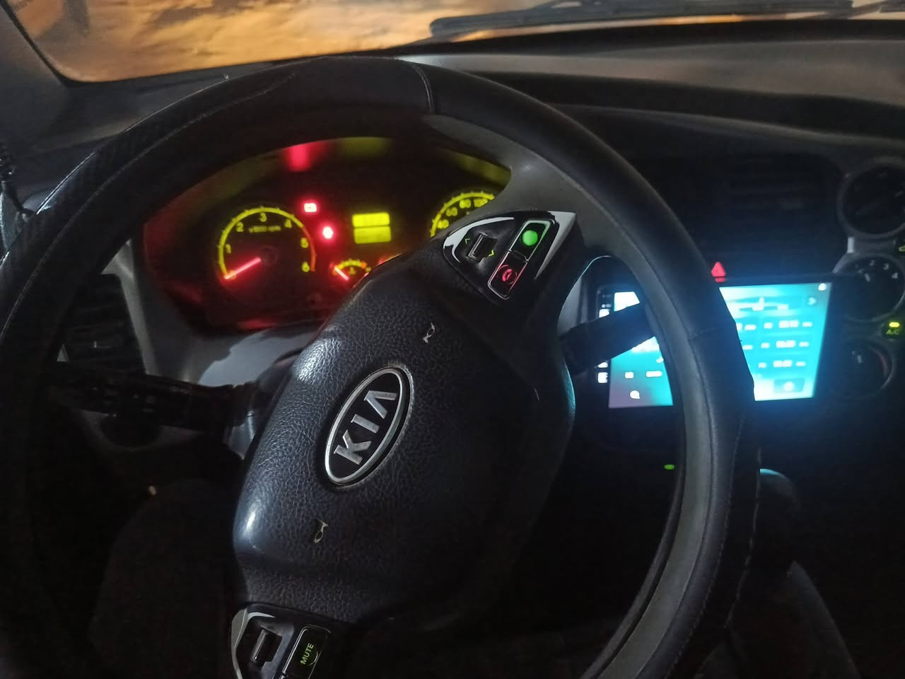 السلام عليكم كيه بنكو موديل 13
مكفوله من الضربه ما عدا اللي ضاهراة بلصوره 
لن تعرف موديل 13مالكها يمها  كير ومحرك مكفول 
تايرات جدد محجر جديد وكله شخاطه مليمين 
سعر 92وبها شويه مجال 
***********
