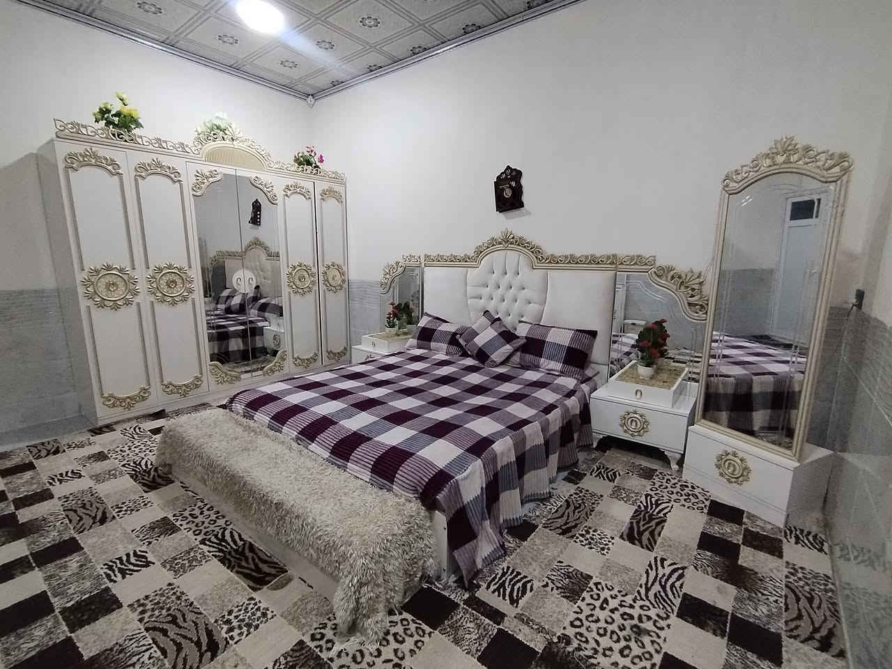 للبيع غرفه نوم تركي نظافه فول شخط مابيها اخو الجديد بسعر 700 بيها مجال ***********
