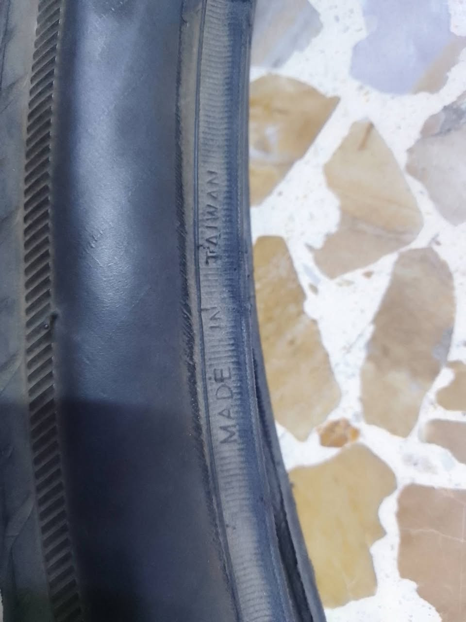 السلام عليكم 
دراجة #GlANT ماركةالعالمية ماركة غنية عن التعريف

صنع اصلي

بدالات السرعة ( الگيورة) 8X3 سحب دفع #شاشة حديث 

ويالة زوم طبقتين دبل مخصصة لتحمل الاوزان الثقيلة والطسات

تايرات كتان اصلية احترافية من ماركة #KENDA ضد البناچر 

سرج طبي اصلي ...ستيرن ورقبة احترافي نفخ...فول كامبليون 

🔴الدراجه نظافتها 95٪ شرط بلنايلون نظيفة بمعنى الكلمة 

🔴وضع شركة بدون اي نقص كاملة وجاهزة ع الاخير 100٪

المكان موصل الجانب الايسر....السعر 260 

 رقمي *********** 

وعندي زوج تايات  تايون  السعر 40
