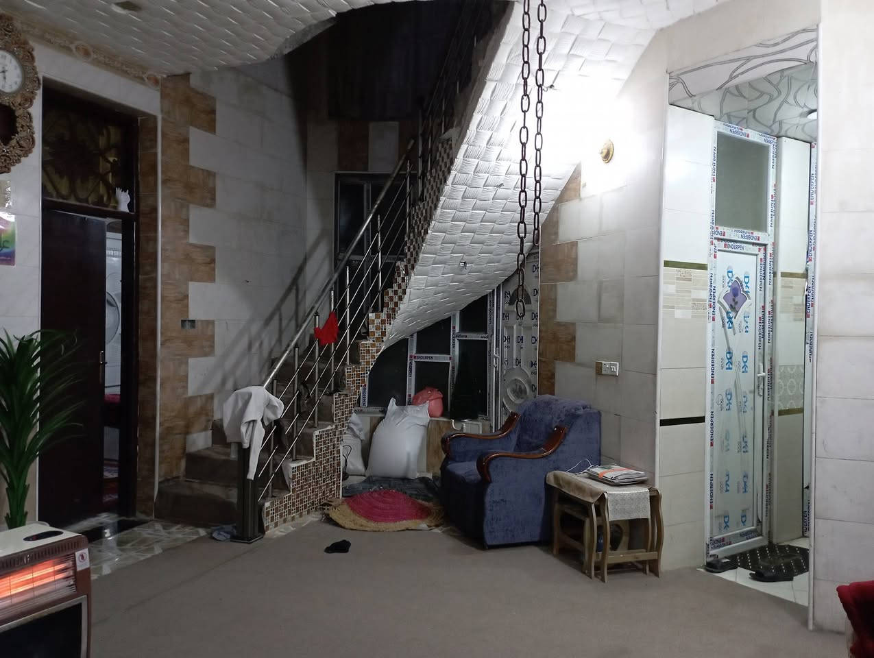 السلام عليكم 
دار للبيع طابقين 4 غرف نوم 
مطبخ استقبال كليدور 
طابو زراعي مايقارب 170م سند 25 
مركز الحله غرفة التجارة نزلة العيد
***********
