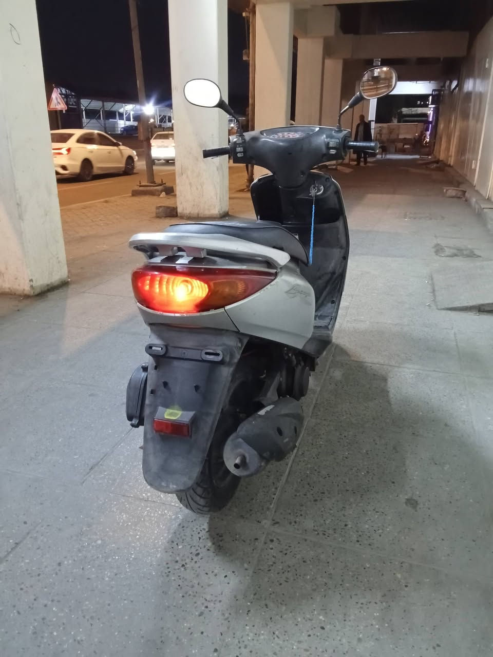 السلام عليكم شباب دراجة ابريز مكفولة كفالة عامة كلهه ابلادية وكلهة شغالة كابريتر سلف  ابلاديات كفرات كلهه ختم وية المكينة وكهربايات كلهن شغالات كيلومتر كيج بانزين كلوب عالي ناصي سكن وية البريكات اشاير يمنة يسرة مابيهة نقص ابد مال رمبة صارلهة شهر و 10ايام وصلهة والمنفيس لاصليات موجودات شلعة ومعدل ونعومة متنسمع برغي واحد ما مفتوح بيهة العنوان بغداد باب المعضم ولا ستفسار ***********
