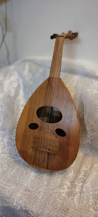 عود زرياب رقم ١ :  وياه ريشتين  السعر  : ٢٥٠ الف   تواصل / واتساب  078...