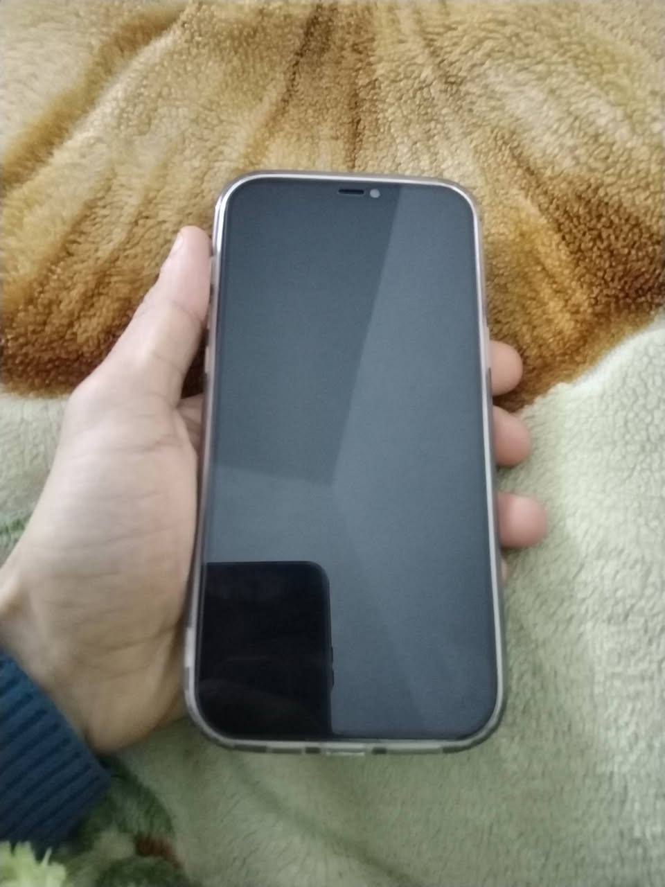 لبيع ايفون 12شرق اوصط جهاز عل فحص نضيف مابدل شي بي بس بطاريه 88ومعلايه سعره 400وبي مجال بصيط انتصال ***********
