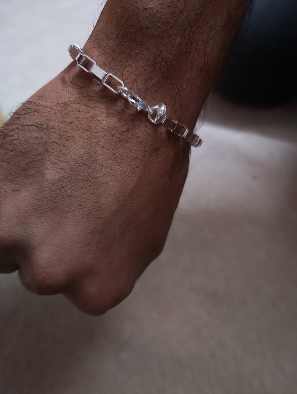 سوار رجالي 925 سعر 5مع الختم


**إذا كنت صاحب هذا الإعلان وتريد حذفه لأي سبب، رجاءا أرسل رسالة إلى الدعم الفني**