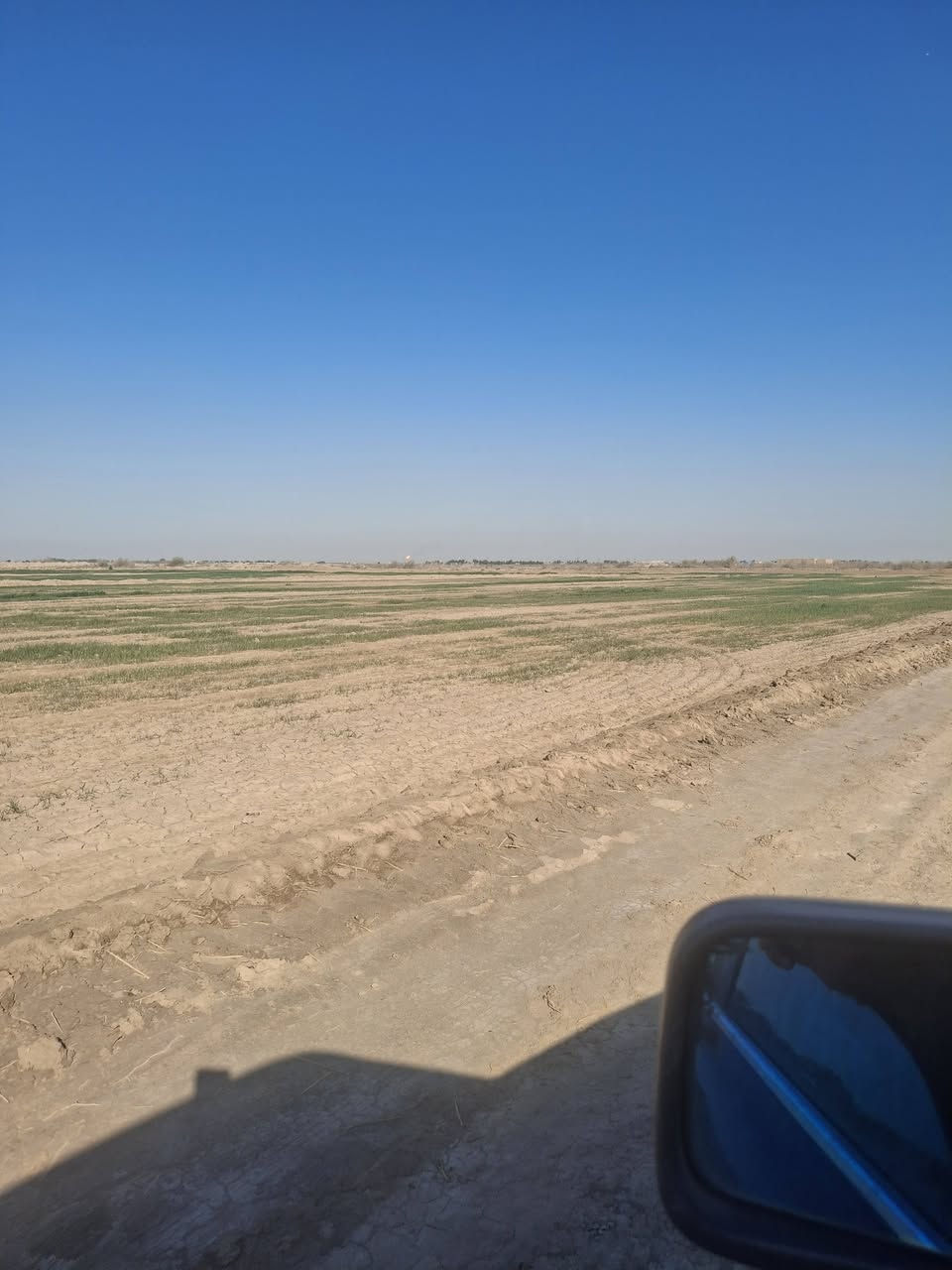 السلام عليكم من رخصة مدير الكروب المحترم أرض زراعيه ١٥ دونم للبيع وره الساير تبعد عن الساير ٤ كيلوات السعر ٣٠ وبيها مجال للإستفسار الاتصال بالرقم/*********** /مكلف بالنشر
