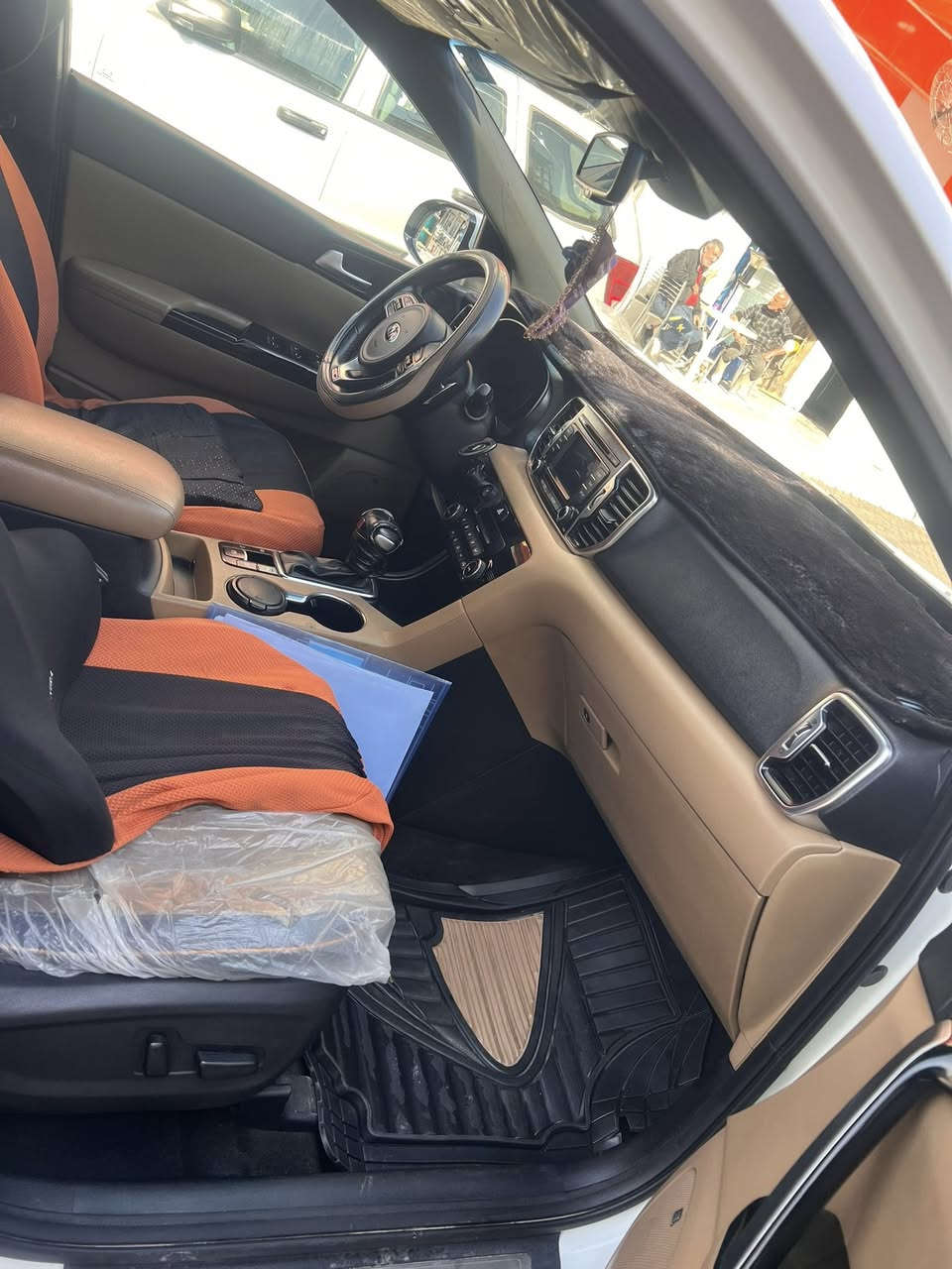 السلام عليكم .. سبورتج 2018 جي تي لاين الدولية ماشية 52 الف فول مواصفات  حتى السبير منازل 😎 رقم بغداد على ايدي ماخذها من الشركة زيرو ولحد الان تبديل الدهن بالشركة  كل شي بلادي حتى الكشنات  جلد 
تغليف الشركة مكفولة عدا شخطين بالدعامية فوك التاير  بارد على كد اصبع  للبيع السعر 20 الف$ .. مكان السيارة الاعظمية ***********
