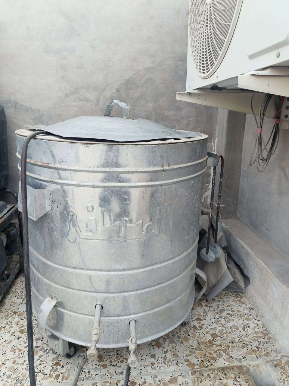 تنورثقيل  استعمال قليل السعر ٥٥ عجانه صناعيه استعمال كلش قليل خمسه كيلو السعر ١٩٠ بيهن مجال بسيط مكان الدوانم


**إذا كنت صاحب هذا الإعلان وتريد حذفه لأي سبب، رجاءا أرسل رسالة إلى الدعم الفني**