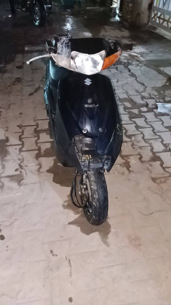 سلام عليكم دراجه ساسوكي رياضي دراجه اوراق اصولي الدراجه متروكه ما مفتوحه علا وضع الشركه عوزها الكفر الكدامي يتبدل الدراجه كلشي شغال بيها الكرباءيات نكره سلف والشراي بخدمته هاذا(***********)
