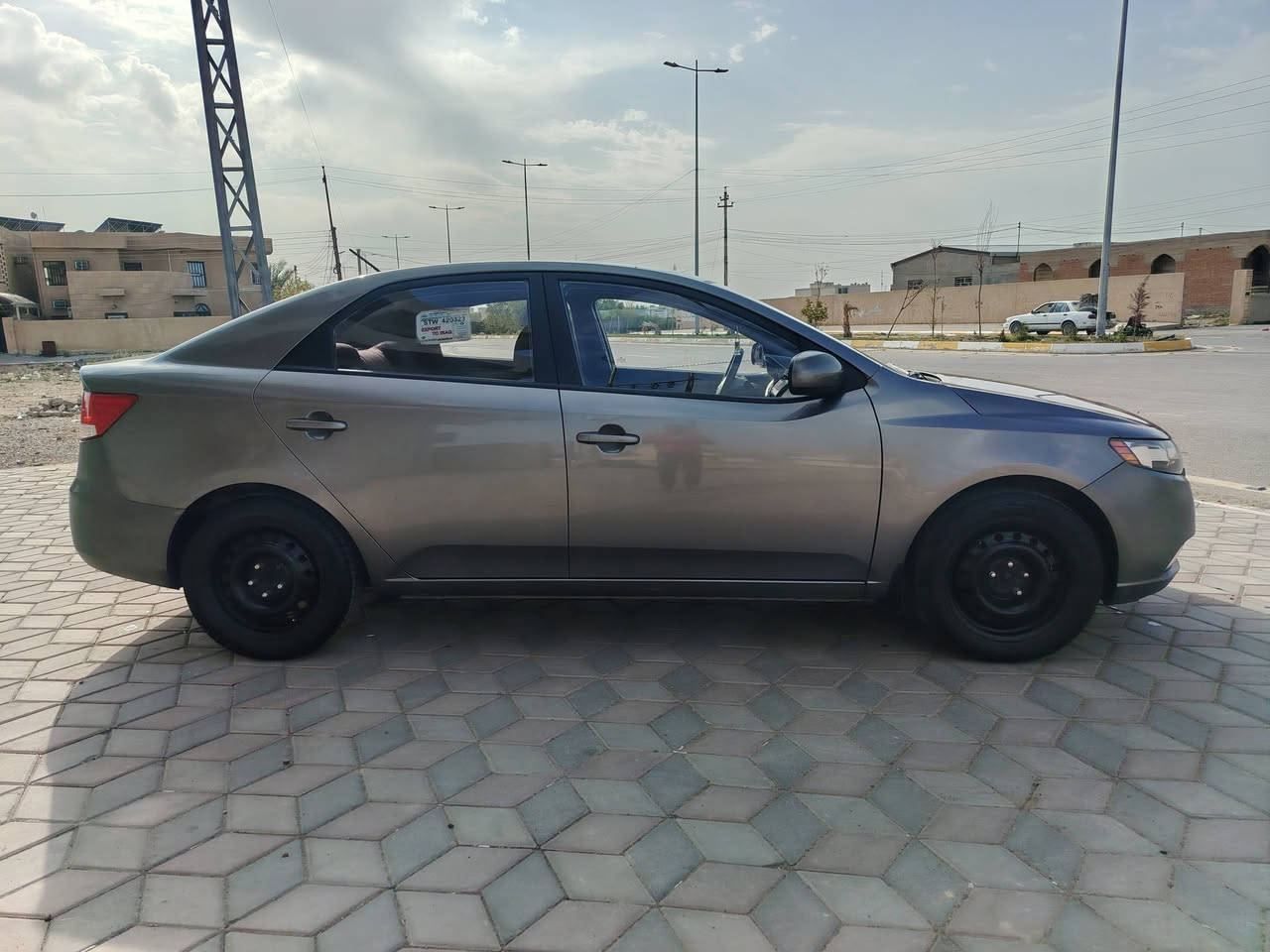 السلام عليكم سيراتو ٢٠١٣ خليجي ماشية ١١٤ حقيقي محرك كير شرط مامفتوح صبغ بطارف البنيد بخة زغيرة الباقي مكفول  تخم تاير جديد صدر جديد السنوية بأسمي رقم صلاح الدين الماني***********
