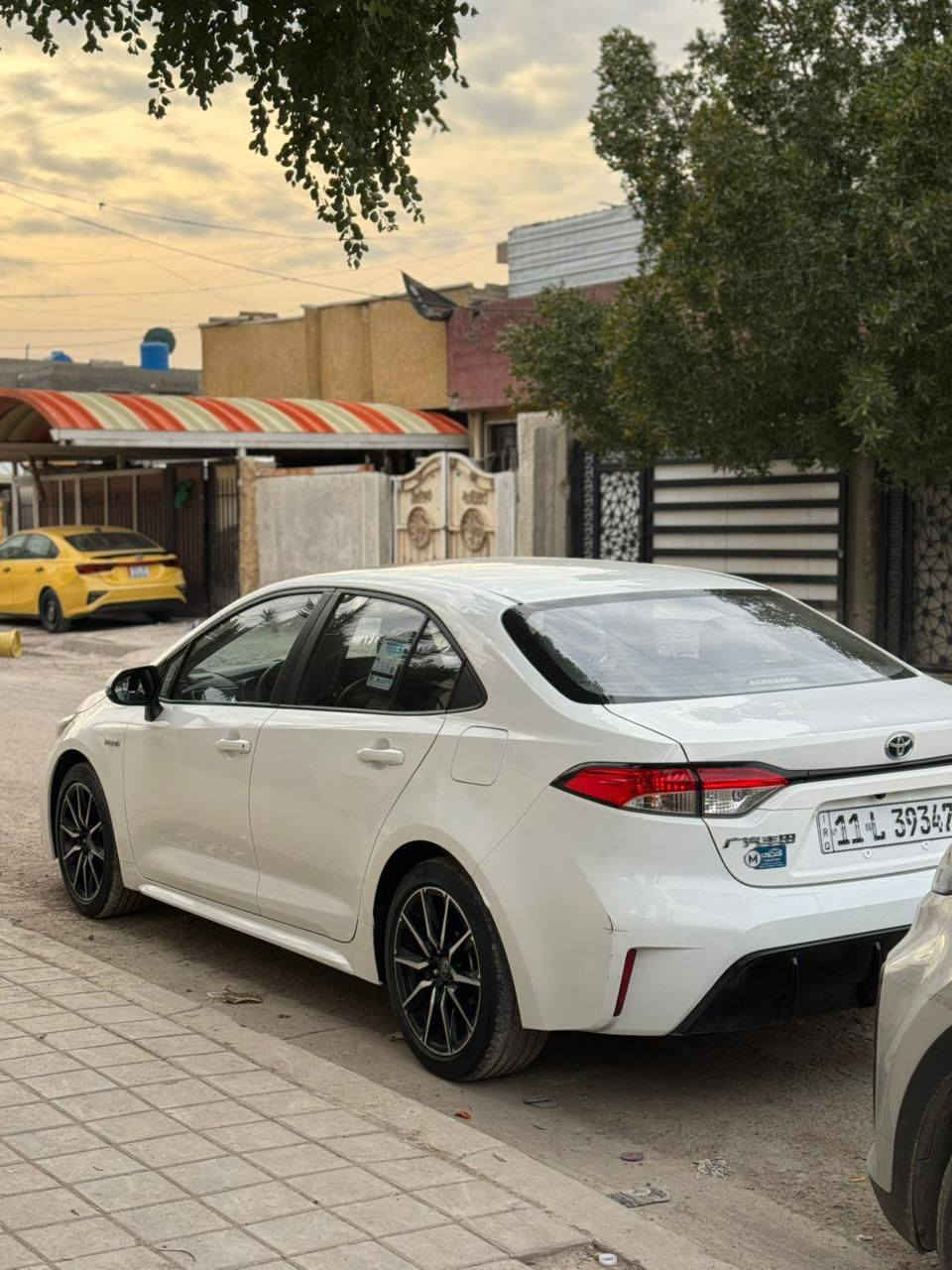 السلام عليكم من رخصة الادمن  لبيع كورلا هايبر sبلاك موديل ٢٣ علامه زركه خليجي موصفاته معروفه رادر شاشه بصمه دخول ذكي فتحه بصمه لباقي معروفه موصفات رقم بغداد تحويل ثاني بسمنه ماشيه ٣٥ الف سياره جديده مكفول كفاله ماعده بيه رصعات بلقماره شويه ولبنيد حالوب خفيف وعايفه عل وضعه ماسويته بيدار يرجعن سعره ١٤٠ وبيه مجال لشراي للستفسار رقم ***********
