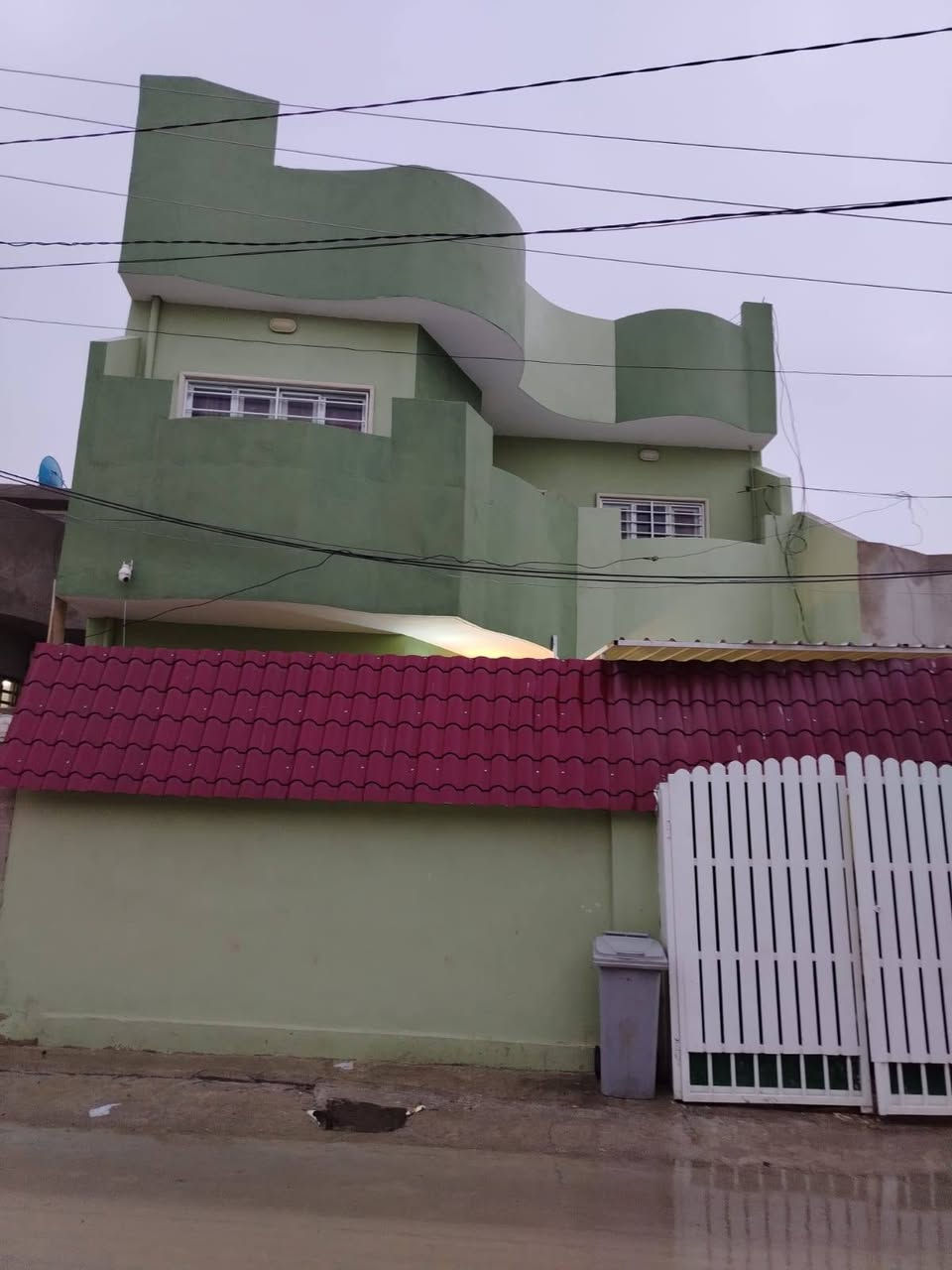 بيت لبيع
القوسيات مقابل مول الشام
طابقين  كامل اربعه غرفه نوم
هول واستقبال ومطبخ صحيات خرجه ودخليه
واجه 8 النازل  15
 المساحة 120 متر
يبعد عن طريق دهوك 75 متر

استفسار ***********
# ***********
خدمات كامل ماء كهرباء تبليط
