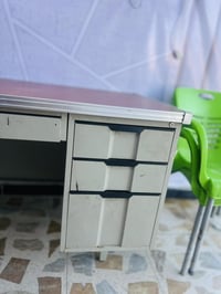 ميز مكتب عدد 2 حديد الثقيل نوعية ممتازة وبحالة جيدة كلش للبيع سعرهن ب1...
