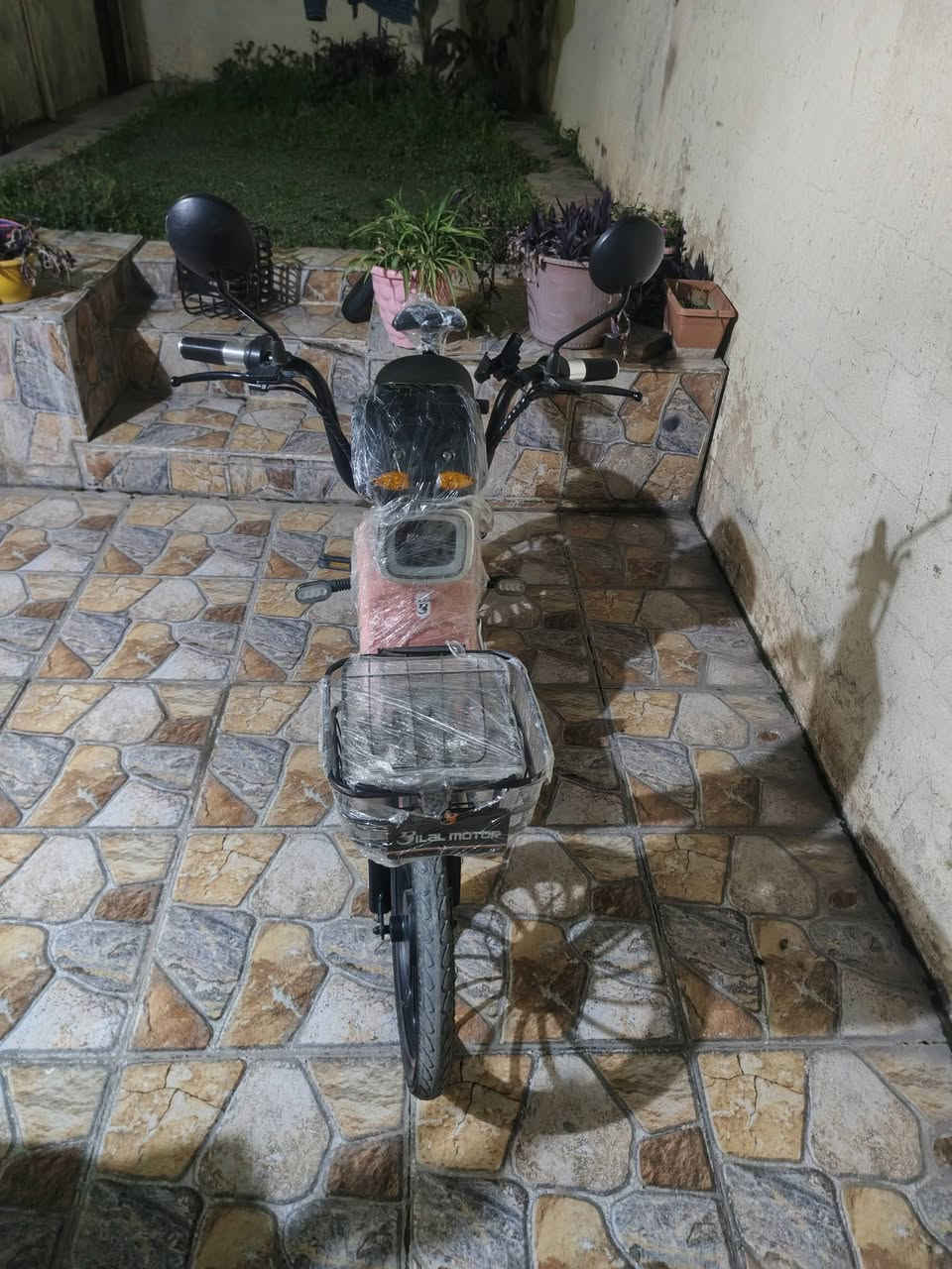 سلام عليكم.. شحن اربع بطاريات لون مميز وردي للبيع فول مواصفات  قفل تاير. قفل كشن. بلوتوث  البايسكل نضيف تاير جديد وبطاريات نضيفه سرعته  69 او70  السعر ٤٠٠ وبي مجال العنوان كركوك حي واسطي  رقم الهاتف ***********
