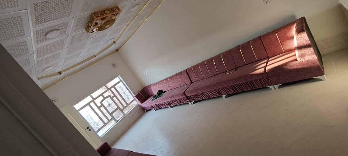 السلام عليكم اخوان
🏡 دار للبيع
دار سكنية للبيع بمساحة 180 متر
نوع السند: رقم بلدي (ليس طابو).
🔹 تفاصيل الدار:
غرف نوم عدد 2 (غرف كبيرة)
صالة مريحة
غرفة استقبال
مطبخ
حمام داخلي
WC داخلي وخارجي
📍 العنوان: يم حديقة يلدز، منطقة هادئة وقريبة من الخدمات.
💰 السعر: يحدد بعد المعاينة.
📞 للاستفسار:
***********
