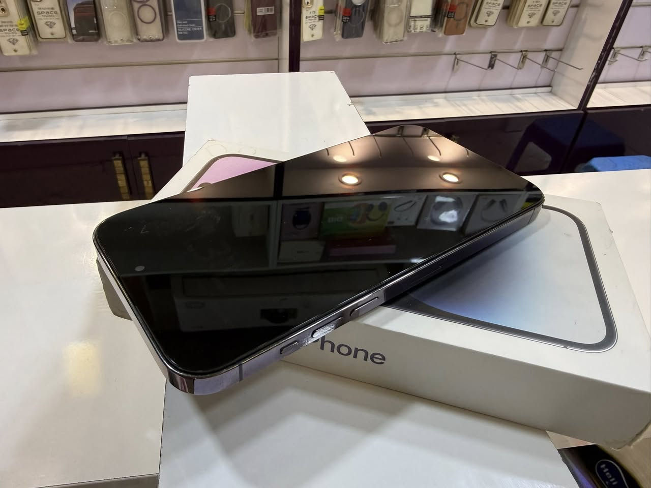 ايفون 14 برو ماكس
ذاكره 256
بطاريه 100
عربي شرق اوسط ماستر
مبدل بطايره وشاشه فقط
سعر 550 الف 
للبيع وللمراوس 

يوجد توصيل لكافه المحافضات 
 #العنوان: {المايسترو فون  }—  {كربلاء - حي العامل - سوق الاخير   (مول الامام الباقر(ع) مقابيل مجمع خاتونه الطبي}  {*********** /***********}.
