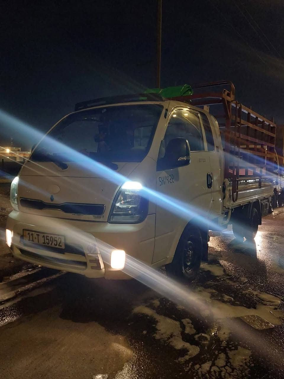 السلام عليكم كيا حمل للبيع سياره جير ومكينه مقفولات سياره مكان اليمين الثانيه شارعن 2016 
***********
