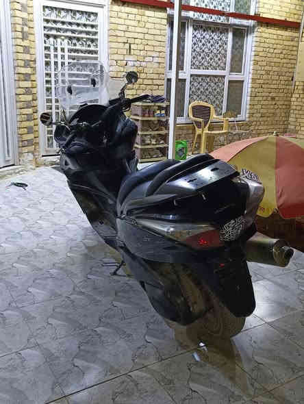 سلام عليكم 
للبيع 
دراجة سلفر وينغ GT محرك 400 cc
ميكنة مكفولة ما مفتوح برغي بيها 
اكزوزت رياضي ومبرمج طلقات 
اوفر مود 
بيها ملاحظات بسيطة 
الكفر نظافة 50% 
تجي وتفحص وبيك خير وتدلل 
كفالة فقط على المكينة من كلشي 
السعر مليونين و400 الف وبيها مجال 
العنوان الكوت 
بيها مكاتبة ومنفيس 
الرقم ***********
متواجد عالواتساب وأتصال
