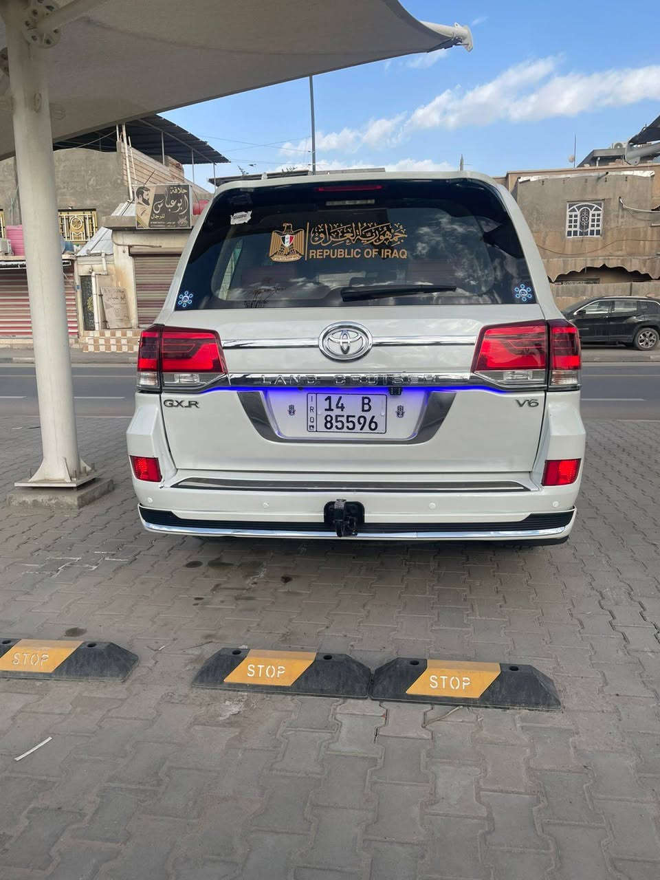 سلام عليكم لاند كروز 2009 محدث داخل وخارج 2021
 تحديث اصلي السياره نظيفه وحلوه مكينه كير كفاله مكينه 6 سلندر 4000  الحداديه نص عمر السياره بيها ضربه بالجاملغ الخلفي الايسر ومصبوغه عام للجماليه رقم بصره  تحويل مكانها البصره *********** السعر 270
