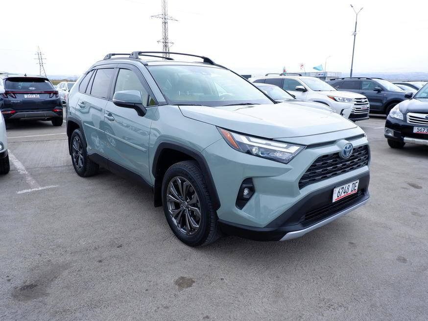 السيارة للبيع من جورجيا تبليسي العاصمة الجورجية 🇬🇪
تويوتا RAV4 2.5 موديل 2024
المسافة المقطوعة: 14,400 كم / 9,000 ميل
المعروضة بالسعر جورجيا 168ورقة 

نوع الهيكل: سيارة رياضية متعددة الاستخدامات (SUV)، الحالة: جيدة، نوع المحرك: هجين، سعة المحرك: 2.5 لتر، الدفع: رباعي، عدد الأبواب: 4/5، عدد المقاعد: 4-5، اللون الخارجي: رمادي

فتحة سقف، ناقل الحركة: أوتوماتيكي، عجلة القيادة: يسار، هيدروليكية  مشغل، نظام منع انغلاق المكابح (ABS)، نظام الثبات الإلكتروني (ESP)، وسائد هوائية: 1، قفل مركزي، نظام إنذار أمني، مانع تشغيل المحرك، نوافذ كهربائية، مقاعد جلدية، مقاعد مدفأة، مكيف هواء، نظام تحكم مناخي ثنائي المناطق، الخامة: جلد، اللون: كريمي، مساعد ركن السيارة، نظام ملاحة، كمبيوتر رحلات، مثبت سرعة، عجلات معدنية، مصابيح زينون أمامية


**إذا كنت صاحب هذا الإعلان وتريد حذفه لأي سبب، رجاءا أرسل رسالة إلى الدعم الفني**