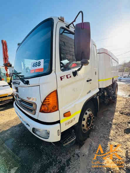 🔸 شركة أرض أكــاديـا 

• مكنسة هينو (شافطة ) دبل استيرن 
• وارد : اليابان 
• المواصفات : ستيرن يمين يسار ، كنس جهتين مع كنس وسطي ، شفط يمين يسار خلفي فاكيوم  ،  مرشات ماء ، كير اوتوماتيك
• الحالة : نظيف جداً مباشرتاً الى العمل 
• الموقع : بغداد النهضة شارع الظلال 
• للتواصل : ***********
