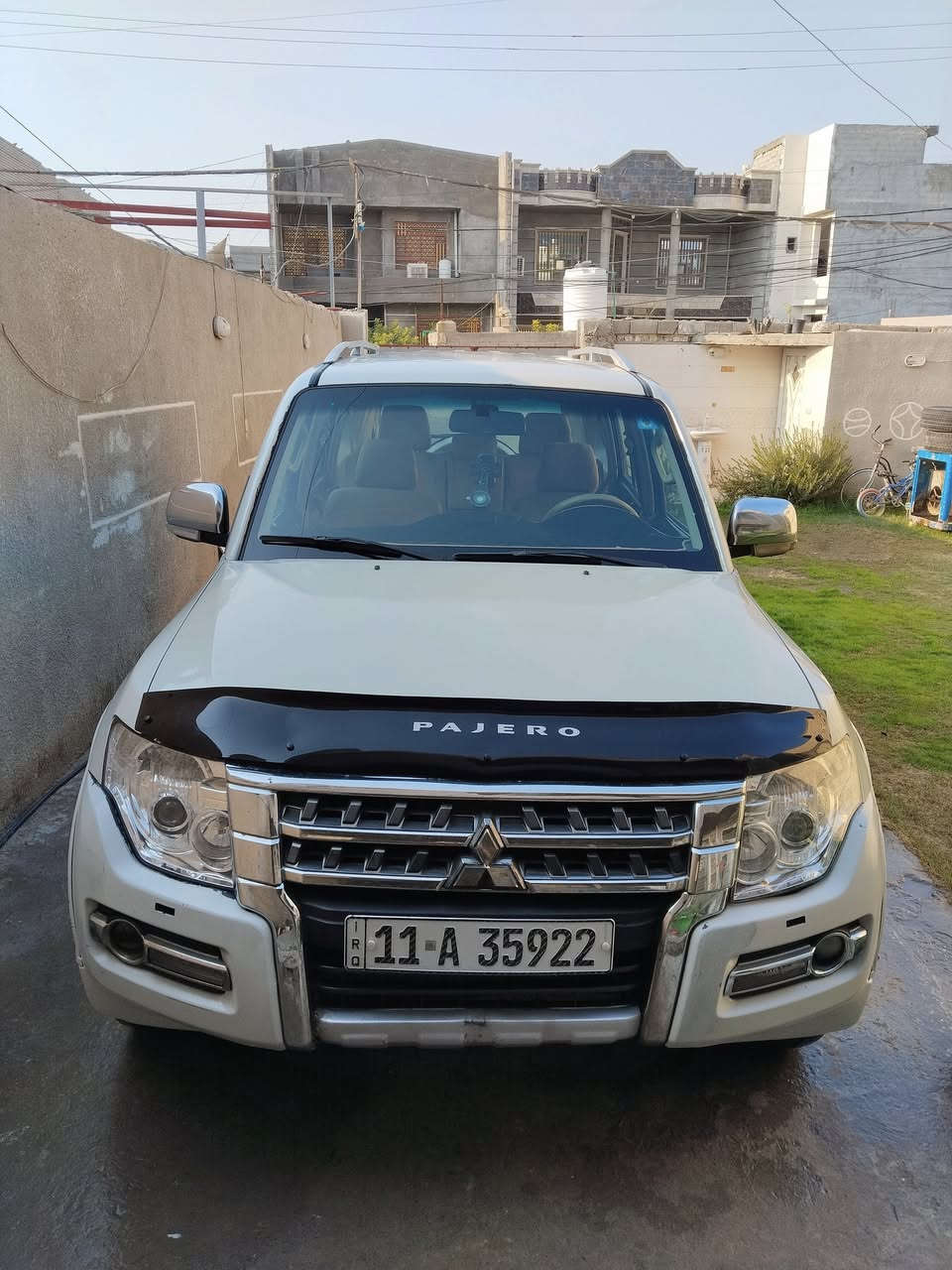 السلام عليكم 
باجيرو للبيع موديل 9 محرك 3500
بيها جاملغ الأيمن والايسر والبنيد ٣ قطع صبغ 
السياره بيها نواقص بسيطه جدا 
وللعلم السياره معروف. عنه سياره معنا الكلمه 
السعر 105 مع مجال بسيط 
العنوان بغداد ***********
