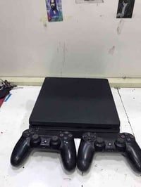 بلي 4 للبيع بلي نضيف حيل ما ادخل صيانه ابد السعر250  يدات 2 اصلي الرقم...