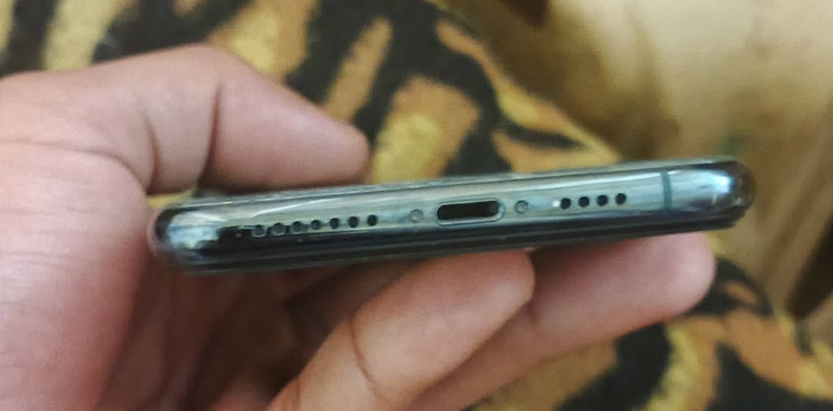 11 برو ماكس ذاكره 256 بطاريه 76 جهاز بعده وتر 
ضهره مكسور و بي فطر صغير بلشاشه ما مأثر فيس ايدي واكف السعر 250 و بي مجال مكاني الشعب ***********
