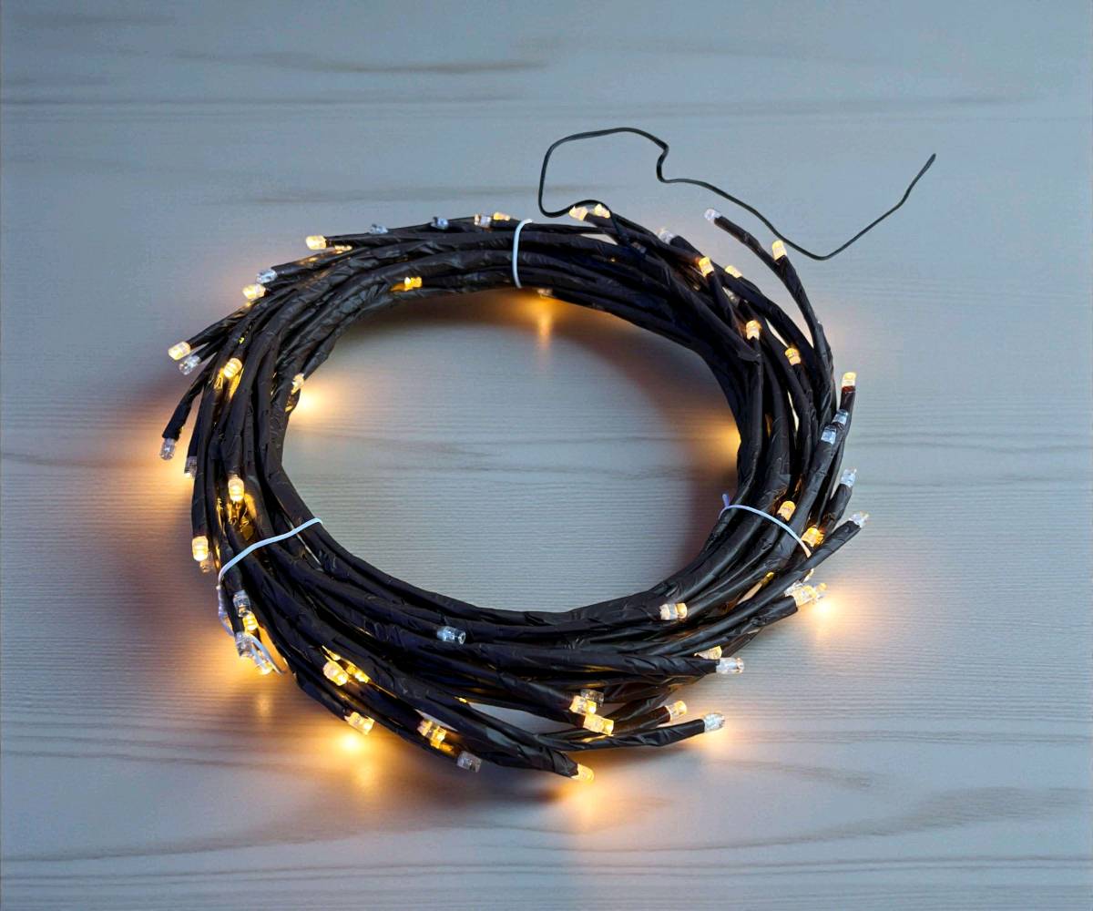 حوّل جدارك إلى لوحة فنية بإضاءة دافئة وجو مريح ✨

نشرة جدارية بشكل فروع شجر، تضيف لمسة طبيعية وجمال ناعم للمكان 🍃

سهلة التثبيت وتشتغل مباشرة بوصلة USB من أي شاحن أو باور بانك 🔌

إضاءة LED اقتصادية ومريحة للعين 🌙

مثالية لغرف النوم، المقاهي، والمناسبات الخاصة 🎉

زخرفة راقية ولمسة ديكور أنيقة في كل زاوية من البيت 🏡

احصل على الإضاءة اللي تغيّر أجواء المكان بالكامل ❤️