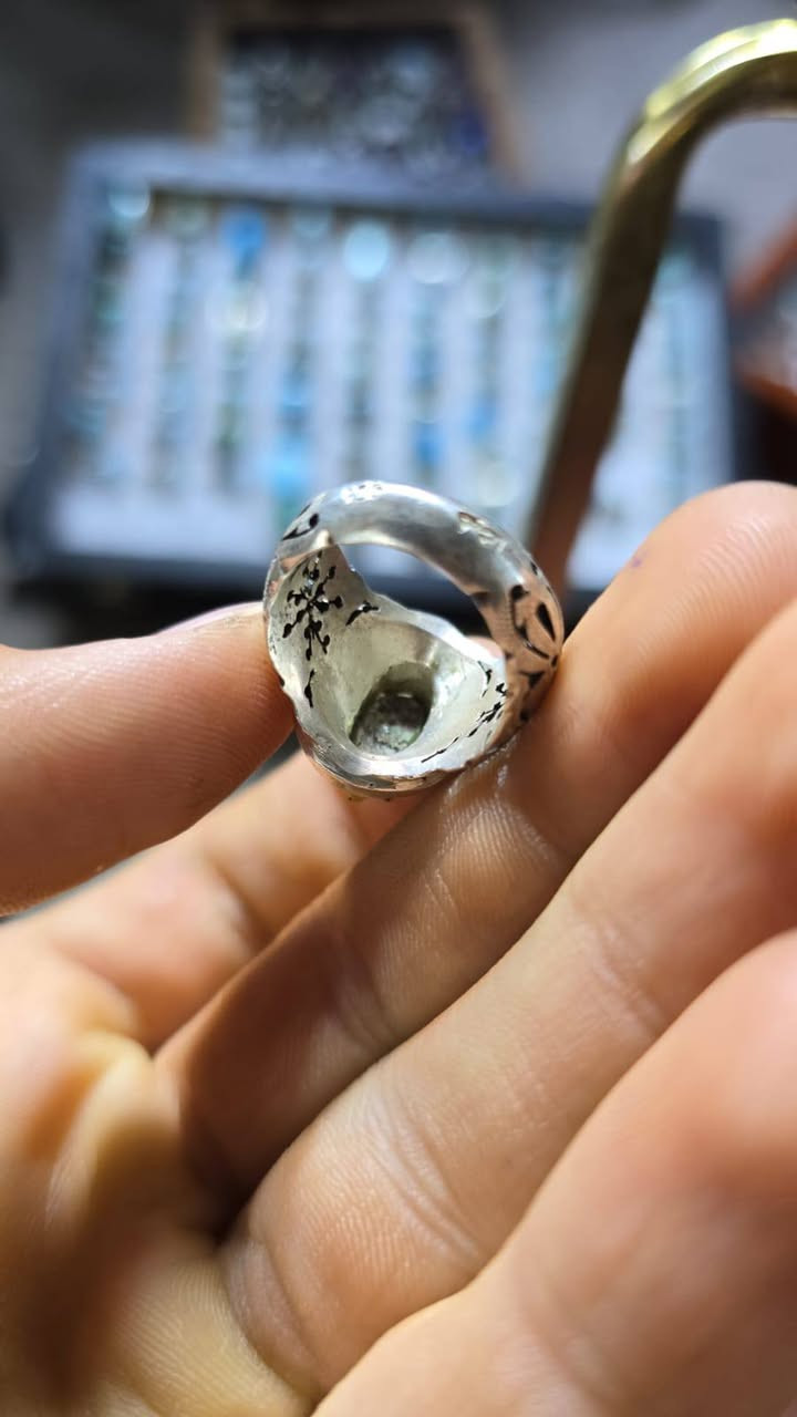 لبة فيروز نيشابوري طبيعي غير معالج صياغة يدوية ثقيلة لون سمائي .حبري 
سعر مناسب انشالله ...اي ستفسار خاص


**إذا كنت صاحب هذا الإعلان وتريد حذفه لأي سبب، رجاءا أرسل رسالة إلى الدعم الفني**