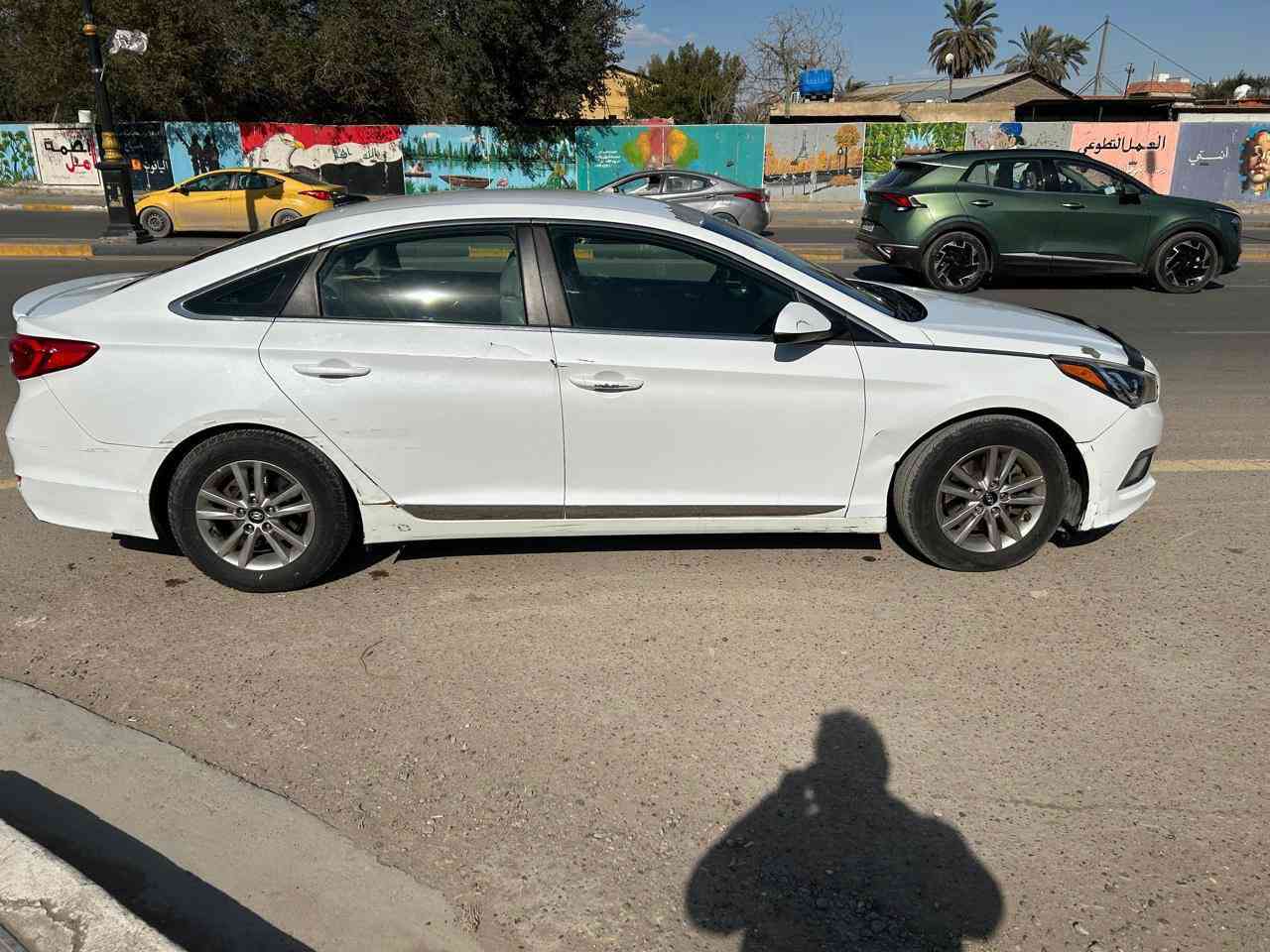 2017 سوناتا
للبيع 
وارد امريكي بدون صبغ 
مواصفات عادية بدون فتحة 
محرك 2400 
كاميرا خلفية 
ثلاثة انظمة قيادة 
استخدام شخصي
ماشيه 95 الف ميل حقيقي
قمارة وبنيد وقبغ جنطة بيها تكشير نتيجة لعيب مصنعي في هذا الموديل وتاركها على وضعها 
بيها بعض الشخوط والملاحظات ايضاً تاركها على وضعها 
كير ومحرك بحالة جيدة 
تبريد شغال 
للاستستفار 
*********** 

السعر 117 وبي مجال بسيط
