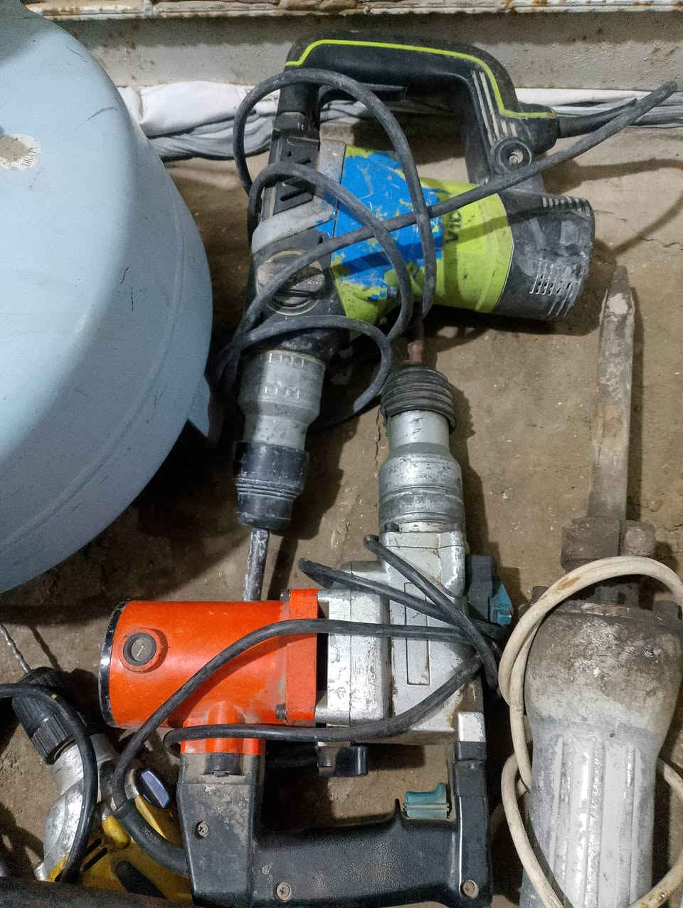 سلام عليكم غراض دريلات جك همر مكينه لحيم ماطور خشب انجيكو دريلات تكشير شغاله كلها نوعيه الصلي كمبريسرات ايطالي كلهن شغالات ومكفلولات كلمن وسعره اتصل وتدلل غراض بااااله
📞***********📞
