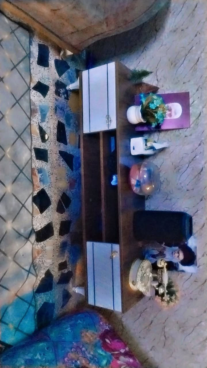 سلام عليكم غراظ بيت للبيع مكاني مكاني بغداد بسعر مناسب لان لازم افرغ البيت باجر وذا ياخذهن شلع اساهله بيهن ***********
