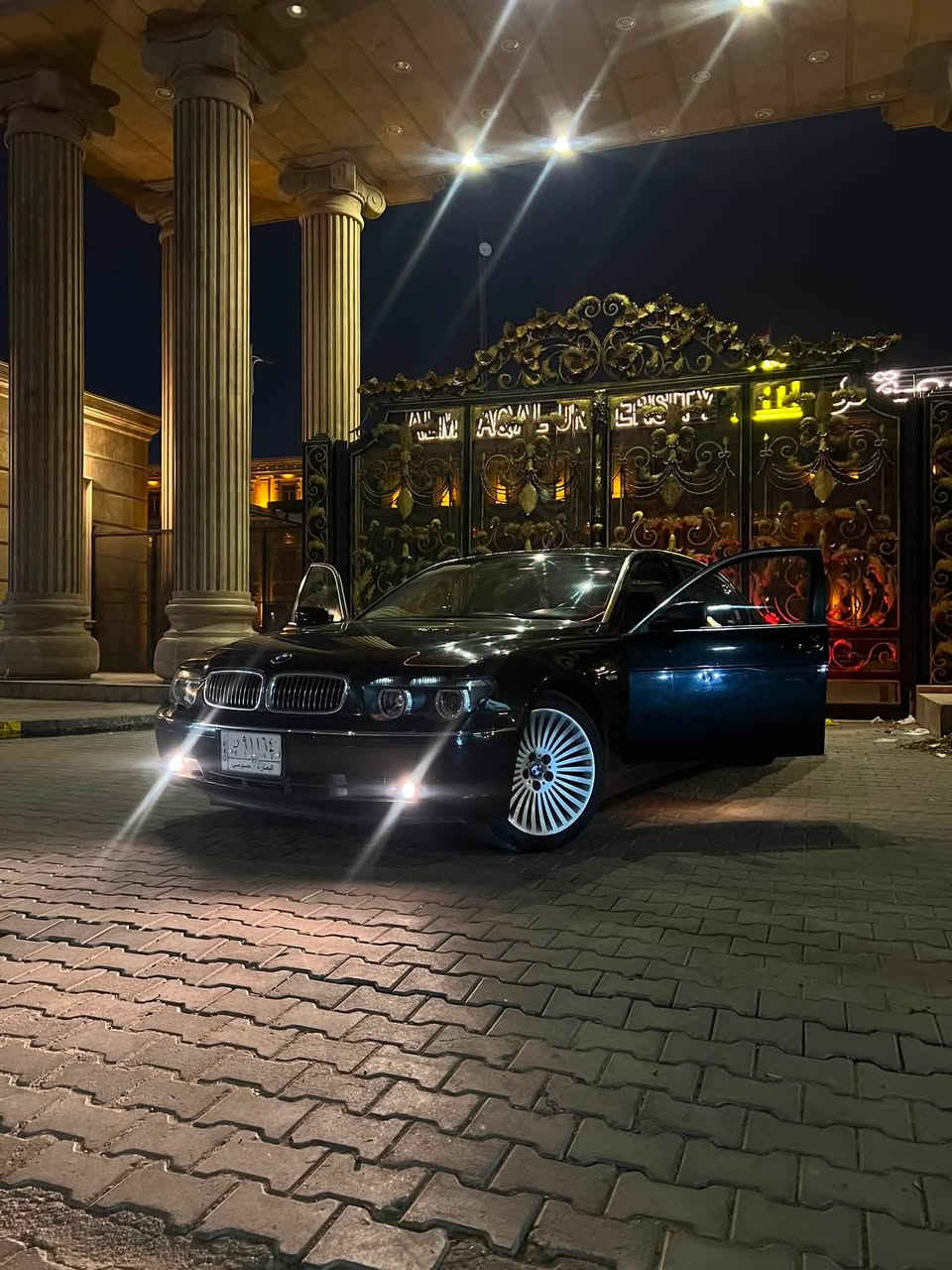 سلام عليكم
باخره 745Li V8 4500
موديل 2002
باب طويل 
لون اسود. 
رقم بصره تحويل ثاني يوم. 
5 بردات جنطه شفط 
بيبان السياره شفط. 
داخلية ستيرن تحكم كهرباء 
غرفتها داخل اسود كشنات جلد كهرباء وتبريد وتدفئة وميموري وخزن وضعيات. 
زراكات لايت امامي. 
تخم تاير جديد. 
حساسات امامي وخلفي. 
ولجنايه يعرفون مواصفات Li 
 مكان السياره بصره معقل. 
سعر السياره. 135$
رقم الهاتف. ***********
