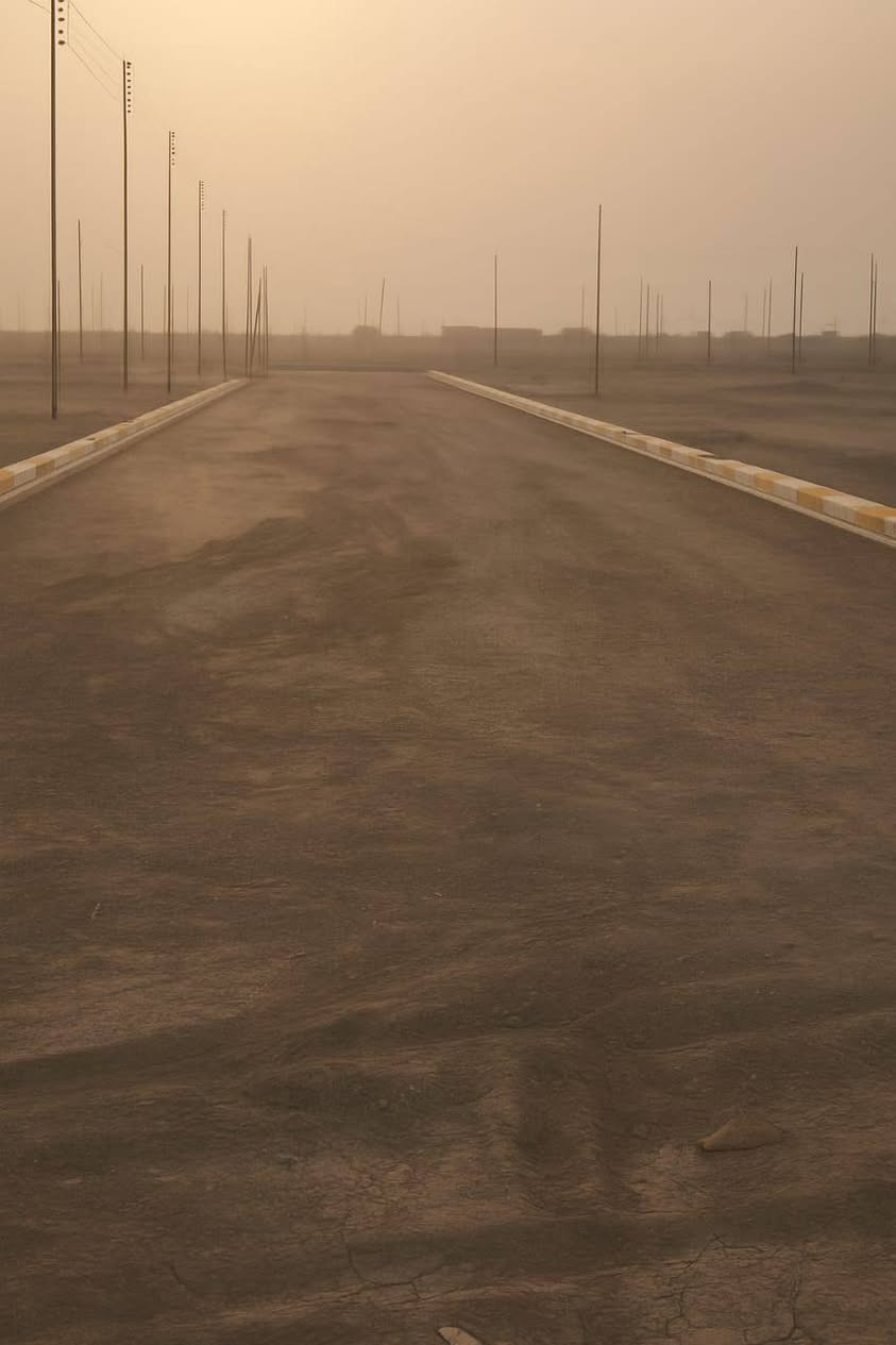 السلام عليكم 
🛑 تتوفر لدينا قطع أراضي زراعيه سكنيه بمساحات مختلفه وأسعار مناسبه حسب موقع القطعه مع توفر كافة الخدمات وكذلك جواز البناء ..

🛑 المساحات المتوفره ..
قطع بمساحة ٢٠٠م 
واجهه ١٠م 
نزال ٢٠م 
عرض الشارع الفرعي  ١٠م 
وتكون أسعار هذه القطع حسب موقعها وقربها من الشارع التجاري فايتراوح اسعار هذه القطع من ١٠ مليون وتصل حد ال ١٥ مليون كما ذكرنا حسب موقع القطعه .. 

🛑 كما تتوفر لدينا قطع بنفس المساحات الا أن عرض الشارع يكون ٨ م وهذه اسعار القطع تصل إلى ١٠ مليون للقطعه التي مساحتها ٢٠٠م . 

🛑 ايظا توجد مساحات ١٠٠م 
بواجهه ٥م
ونزال ٢٠ م 
عرض الشارع ١٠ م 
وهناك قطع بنفس المساحات الا أن عرض الشارع ٨ م ..
اسعار تلك القطع تبدأ من ٥ مليون وتصل حد ٧ مليون ايظا حسب موقع القطعه . 

🛑 الخدمات كامله ومتوفره . 

🛑 نظام عملنا . يكون للمشتري رقم خاص في نظام حاسبه مع سجل ورمز القطعه مع إقرار ورقم الأقرار كذلك لايجوز له بالتصرف بالقطعه من خلال بيعها الا مراجعة مكتبنا وتنزيل اسم المشتري في نظام الحاسبه والسجلات مع المكاتبه الموحده مع المستمسكات الاصليه والمستنسخه للبائع والمشتري والعنوان من خلال بطاقة السكن . وذلك للحفاظ على ملكية صاحب القطعه من تكرار بيعها لعدة أشخاص ومن أصحاب النفوس الضعيفه . خلاف ذلك لا حقية للبائع في امتلاك القطعه وبيعها عند اي مكتب دلالية اخر . 

🛑 العنوان / بوب الشام / قرب القوس / الشارع المجاور لدائرة مرور الحسينيه ( الهزه ) 
داخل الأراضي مكتب الجوادين مقابل اراضي الداخليه ( الطابو ) مجاور شمعة الماء .
🛑 للطلب أو الأستفسار الأتصال على الرقم 
 ***********
مكتب الجوادين 
واتساب متوفر 

وتحياتنا للجميع .
