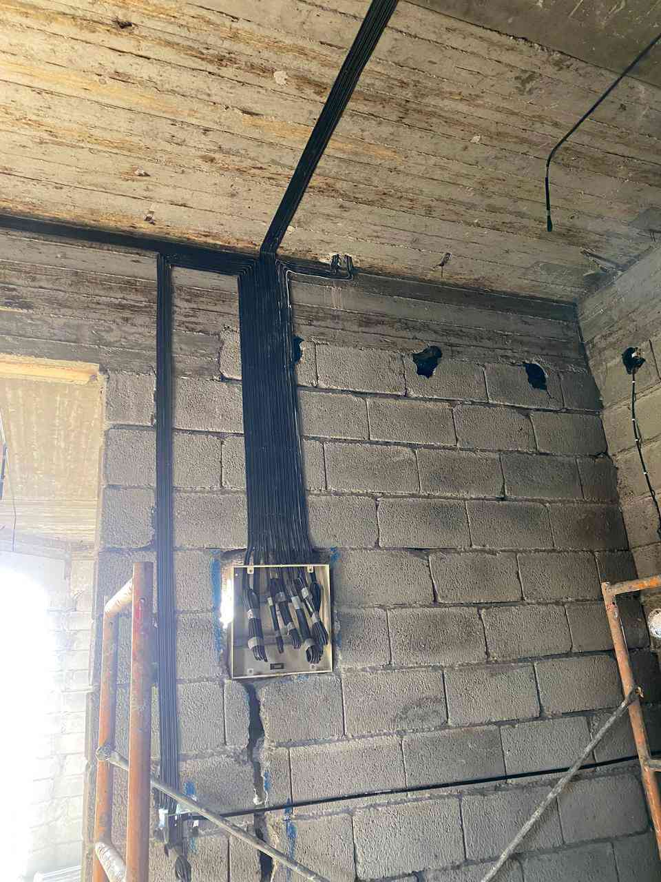 السلام عليكــم ورحمه الله وبركاته
الفني صفاء وليد  للتأسيسات الكهربائية
بوري _ سيمنز _

🔴قـص وحفر الجدران (كوسـرة + دريل) 
🔴تثبيت النقاط كبان ليزر 
⚫نظام تقفيل (التشطيب) بوتــلس 
⚫منظومــة انترنيـت
⚫منظومــة الكاميرات
⚫منظومــة ستلايــت 
هذا جزء  من اعمالنا ان شاء الله ينال اعجابكم
هاتف ***********
