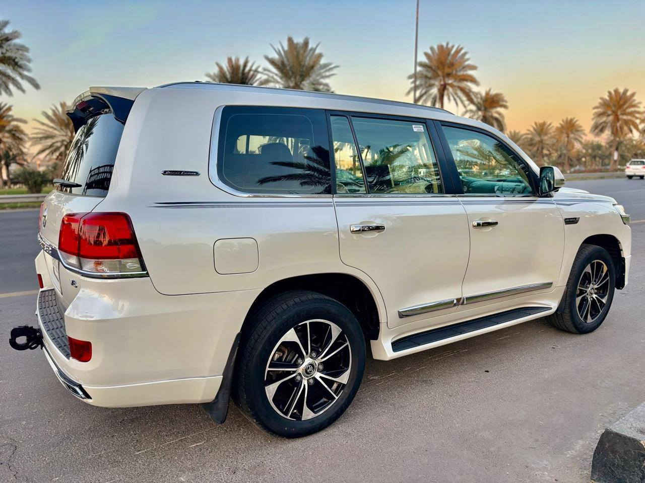 السلام عليكم لاندكروز موديل 2021 
شركات
محرك 6 سلندر  
رقم اربيل  
السيارة بيها ربع جاملغ صبغ موضح بسونار موجود اكو فيديو لسيارة 
مكان سيارة بابل 
السعر 490وبية مجال قليل
***********
