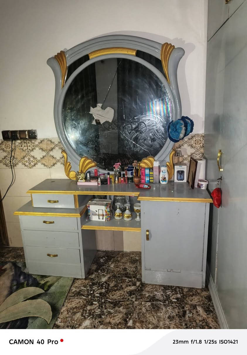 غرفه للبيع عراق ام السته
***********
