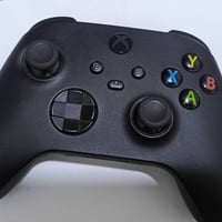 جويستك Xbox Series S • نظيف جدًا • السبحاني