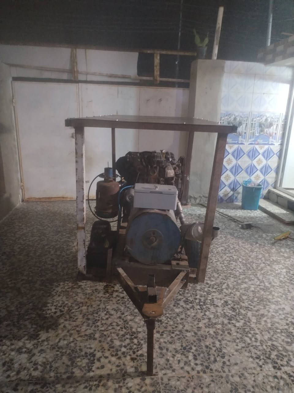 مولد كية 2071 راس توليد ٣٠ كيفي ثري فيز مولد مكفول مكينة وراس تولد كفاله عامه شغل وحمل علي العنوان بغداد المعامل الحسينيه *********** السعر ١٣ ورقه وبي مجال حك الجية
