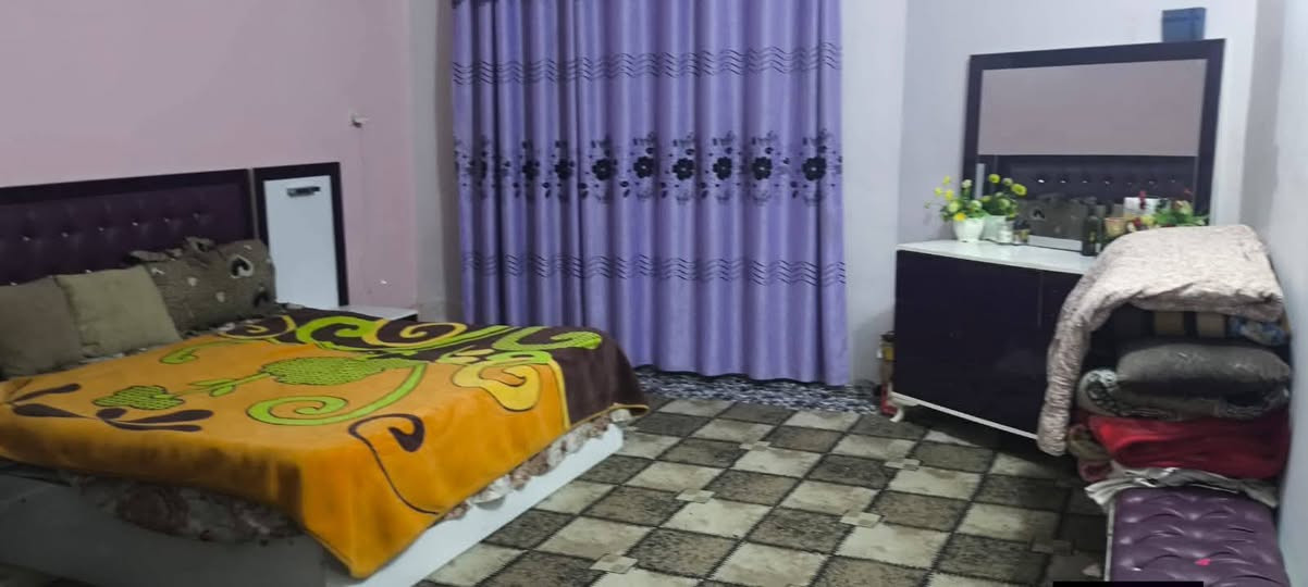 ياالله توكلنا ع الله 
بيت للبيع  طابقين ملك صرف 
مساحه ١٨٦ متر 
الموقع حي الصمود مقابيل كلية الامام بل فرع مال ابو جعفر يبعد عن شارع الامام الرئيسي ٦٠ متر خدمات كامله 
كراج + حديقه الطابق الأول استقبال صاله مطبخ غرفه منام 
الطابق الثاني غرفتين غرفه كبيره وغرفه صغيرة مال اطفال 
***********
