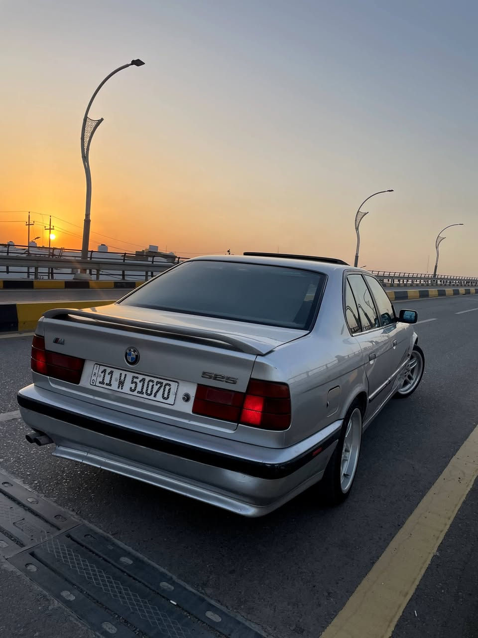 BMW موديل 1991 
مكينة مسكر عدل گير  مكفول
منظومة تبريد جديدة 
حدادية جديدة ويل M18 كهربائيات كلهة شغالة سلايت 3 طكات مصبوغة عام للجمالية بدون ضربة سيارة متعوب عليهة 
رقم بغداد بأسمي سنوية ما ساقطة 
المكان الديوانية/المركز 
السعر 68 
***********
