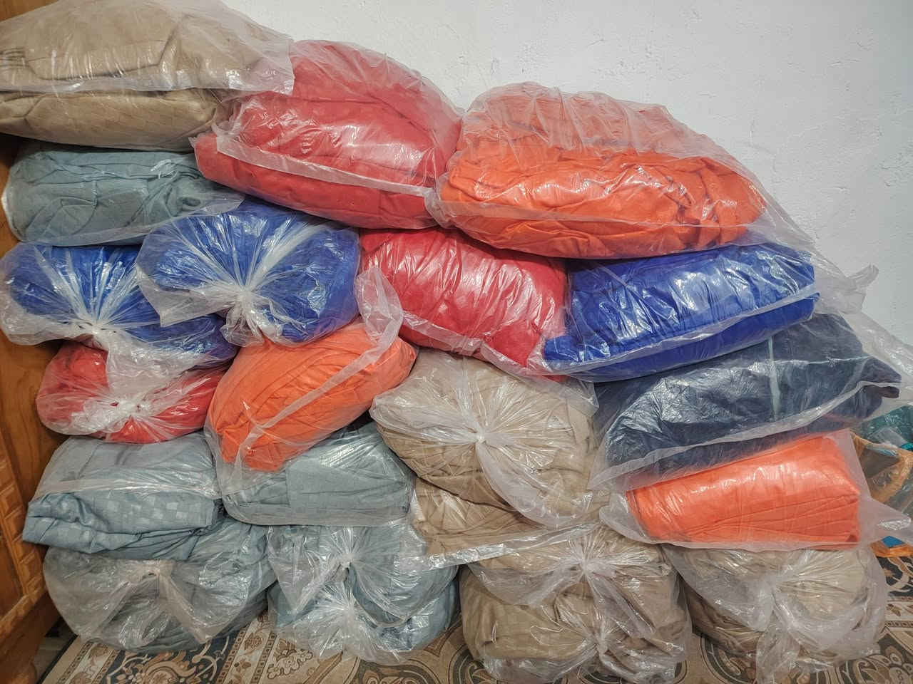 السلام عليكم وصول وجبه تلبيسات ستاركس قماش العادي والتور ستاركس ٢٠٠٧ فتون بريجو تكسي جنبي عالي وناصي يوجد خدمة توصيل جميع المحافظات للاستفسار *********** واتساب
