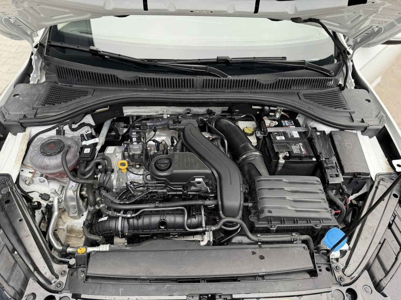 Jetta SEL  1/1   2024 
للبيع فقط 
فول مواصفات 
ماشيه 12 الف ميل 
كشن تدفئه و تبريد 
حجم المحرك 1500 توربو 
السياره بدون صبغ   فقط شويه PDR بلبنيت 
راديترات بلاديه 
ايرباك طاك و مبدل ببلادي 
سعر 185$ بدون تترقم شمالي فقط 
3VWGM7BU9RM076075        
***********
