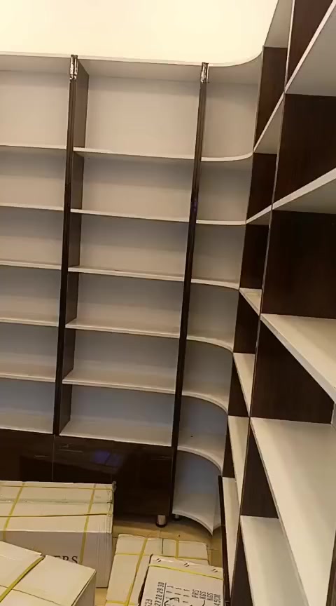 رفوف جديد للبيع 10 فاترينات الطول 2.5 متر 
للاستفسار الاتصال واتساب ***********
