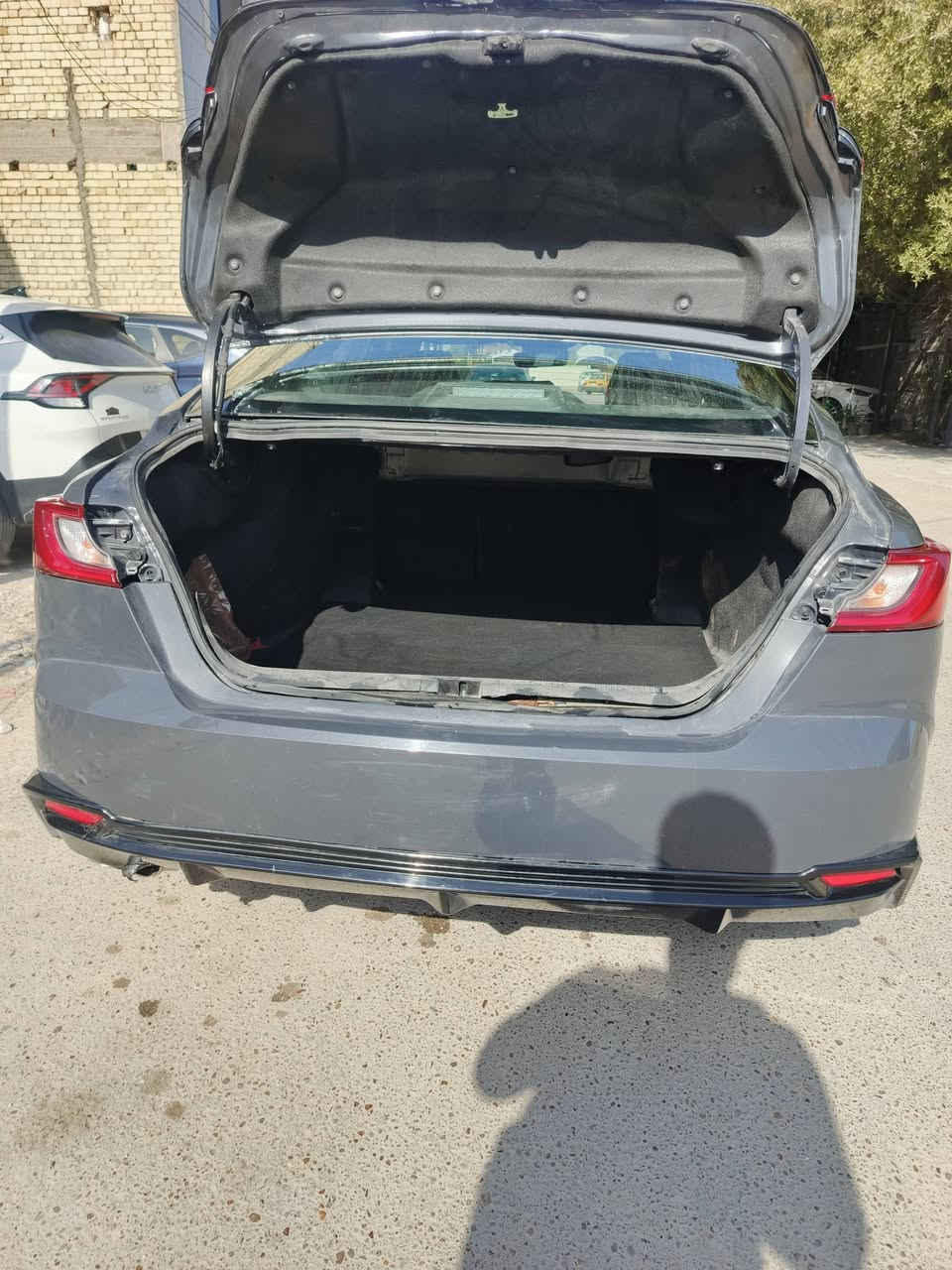 𝐓𝐎𝐘𝐎𝐓𝐀 Camery- S𝐄 - 𝐇𝐘𝐁𝐑𝐈𝐃 -2025
تويوتا - #كامري- SE - هايبرد -2025

* رقم بغداد بسمي
*حادثها جاملغ خلفي ايسر والباب صبغ +بارد 
* اللوان: اسمنتي 
* الموديل: 2025
* عداد المسافة: 20ميل فقط
* حجم المحرك: 2.5L (هايبرد - هجين)
* بصمة تشغيل 
* كشن هيتر للسائق والراكب الامامي
* استيرن هيتر
* كاميرا خلفي
* هاند بريك بصمة
* ئوتو هولد Auto Hold
* رادار امامي (تحديد مسار)
* رادار جانبي (نقاط عمياء)
* نظام : Eco
* نظام : Normal 
* نظام : Sport
* كشن السائق كهربائي

السعر 185 بيها مجال للشراي مكاني بغداد السيديه...بيع فقط 
*موبايل ***********
