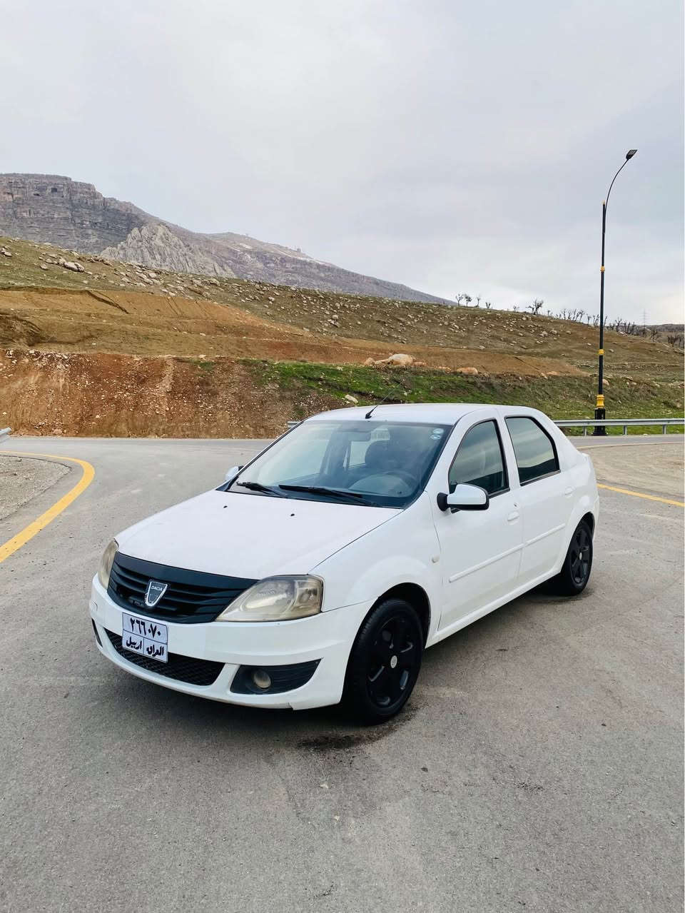 ڕینۆ داسیا ٢٠١٢ 
گێرومەكینەی هەمو جیانی بەشەرتە 
كارەبایاتی هەموی بەشەرتە
سەیارەكە هەموی لەسەربیلادیە 
ماندو نەكرایە ١ چاملخی سبوخە بی لیدران
دینار مەسروفی نیە ٤ تای لۆكی لابنە
بەنزین زۆر كەم دەخوا
س
*********** واتساپ 
سحر ٣٦ مجال أربيل, العراق
