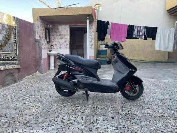 السلام عليكم 
سكنس فحل كابريتر للبيع 
الدراجه بلاديه من الطول للطول ومكينه كذالك
شغاله سلف وهندر خير من الله
شلعه ومعدل مرتبات 
نقوصاتها بسيطه بلكفرات بس مثل ما موضحلكم بلصور 
الدراجه خير من الله لا تبخير ولا تنقيص 
السعر ٥٥٠ وبي مجال للشراي 
التواصل : الخاص مفتوح ورقمي كذالك 
***********
