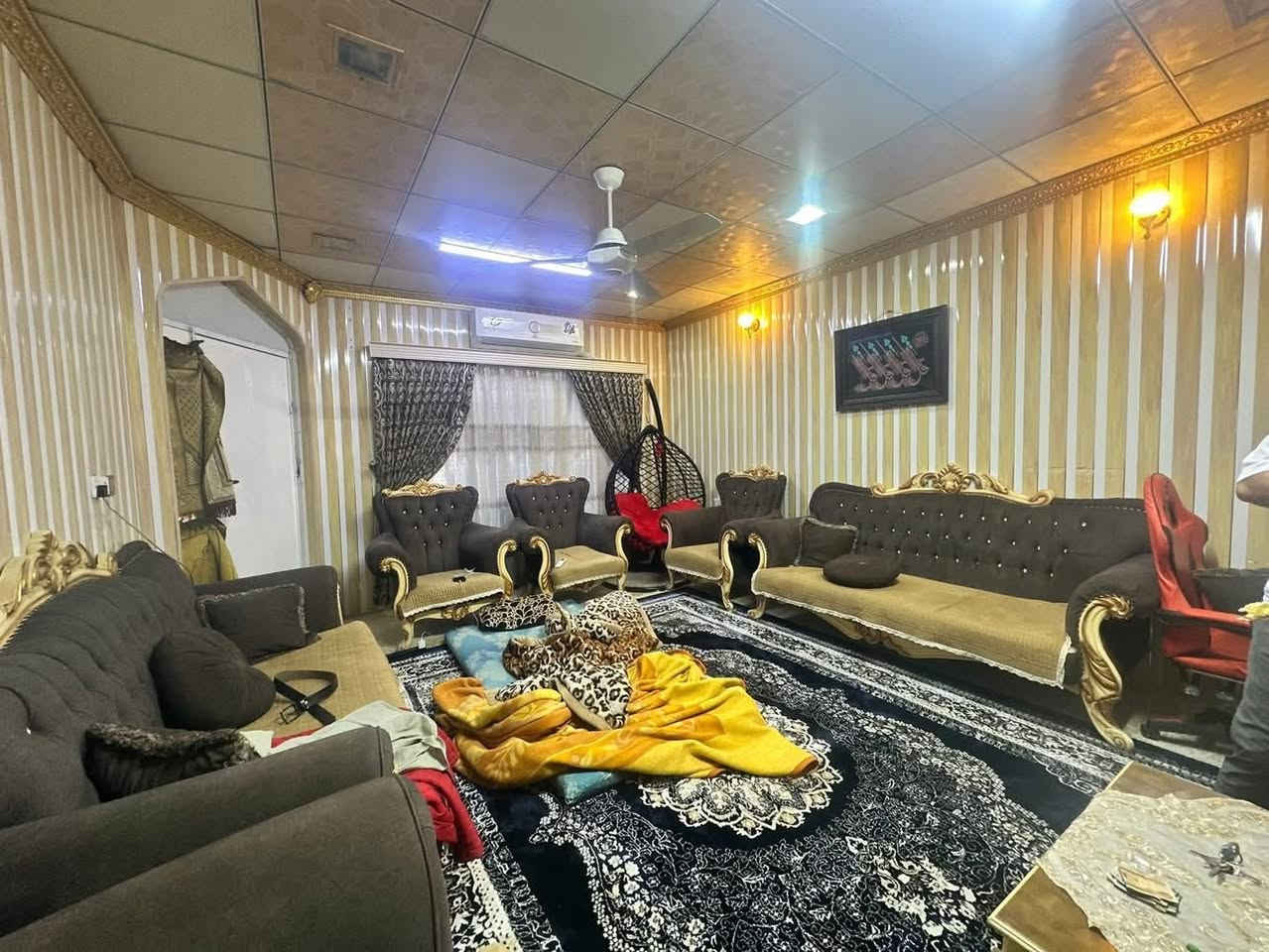 🔴عقار للبيع من :
عروض مكتب (( مملكة الخير )) لتجارة العقارات 

•بيت للبيع في حي الصديق الثانية قرب اسواق الفحام 
•المساحة : 200 متر واجهة 10 متر 
شارع تبليط بعرض. 12 متر  

• طابق واحد بناء قديم صالح للسكن  

•الطابق الاول : غرفتين نوم مع هول واستقبال ومطبخ وصحيات   
🌍الموقع : حي الصديق قرب اسواق الفحام    
📃 سند سكني ملك صرف / شرط القرار التمليك  والتحويل 

#مملكة_الخير_للعقارات عنوان المكتب:  الموصل _ سايدين مرطبات البحرين قرب قاعة الفخامة للاعراس 
📌 نستقبل عقاراتكم في اغلب مناطق الموصل ..

‭0751 007 1659‬ ‬

‭0770 606 6687‬
